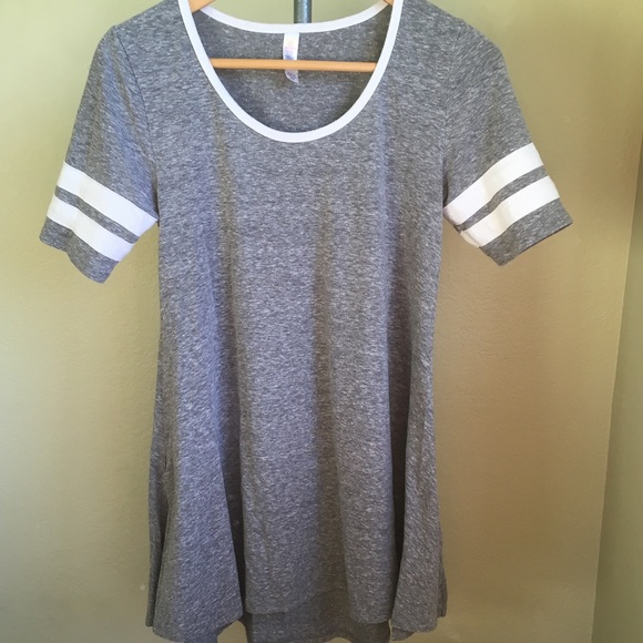 LuLaRoe Tops - 2/$15 ☀️ LulaRoe Perfect Tee Gray